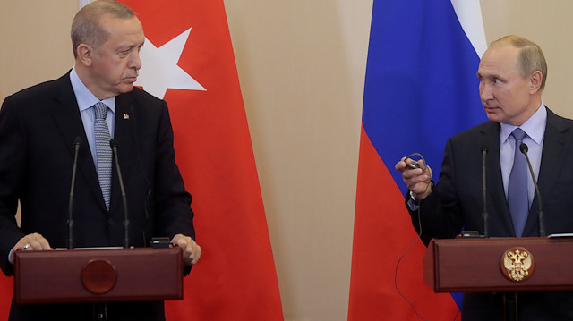 FILE PHOTO: Russian President Vladimir Putin (R) and Turkish President Recep Tayyip Erdogan (L) attend a joint news conference following Russian-Turkish talks in the Black sea resort of Sochi, Russia October 22, 2019. Sergei Chirikov/Pool via REUTERS/File Photo  