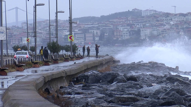 İstanbul'da fırtına etkili oldu. 