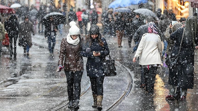 Meteorolojinin son hava durumu tahminlerine göre, İstanbul hafta sonu kar yağışlı geçecek. 
