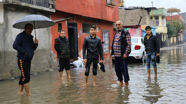 Adana'da sağanak etkisini sürdürüyor. 