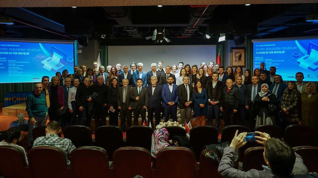 “e-Fatura’da Yeni Arayışlar” paneli, Haliç Üniversitesi Sütlüce Yerleşkesi Konferans Salonu’nda düzenlendi. 