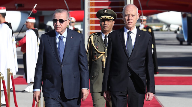 Erdoğan, Tunus'ta Kays Said tarafından resmi törenle karşılandı.