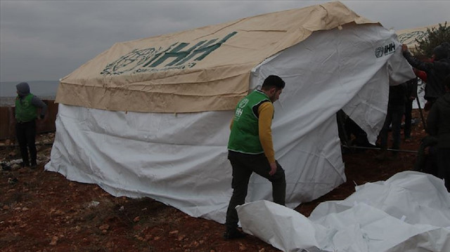 تركيا تواصل نصب الخيم لنازحي ريف إدلب الجنوبي
