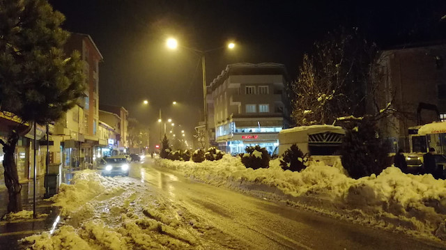 Kahramanmaraş'ta kar yağışı hayatı olumsuz etkiliyor. 