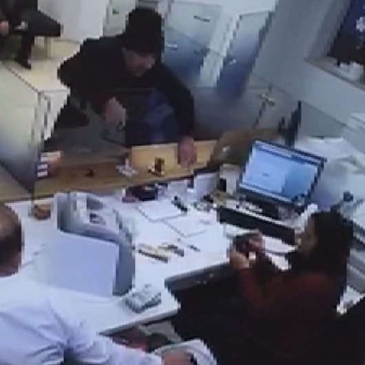 Avcılardaki bankla soygunu kamerada
