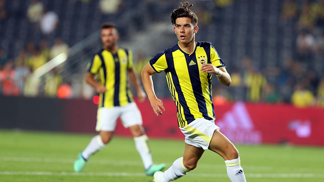 Ferdi Kadıoğlu, bu sezon sarı-lacivertli formayla çıktığı 11 resmi maçta 3 gol atarken, 2 de asist yaptı.