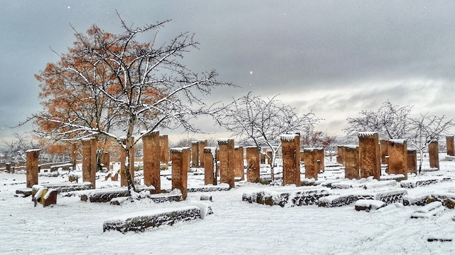 Fotoğrafçılar, başta Selçuklu Meydan Mezarlığı olmak üzere, tarihi mekanları fotoğraflıyor.