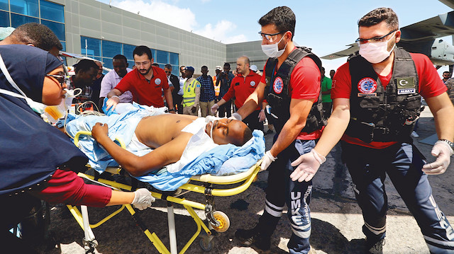 Somali'deki patlamada yaralananlar Türkiye'ye nakledildi.