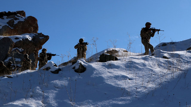 PKK'dan kaçan teröristler güvenlik güçlerine teslim oldu.