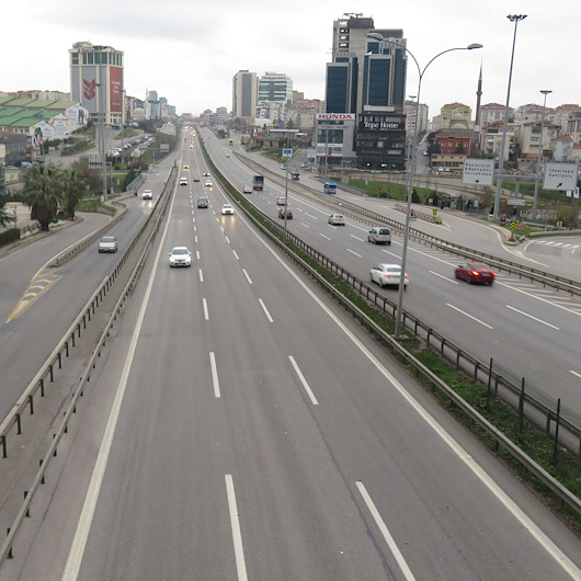 İstanbulda yılın ilk günü yollar boş kaldı: Trafik yoğunluk seviyesi yüzde 11e kadar geriledi