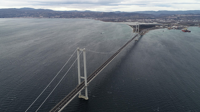 Yavuz Sultan Selim ve Osmangazi köprülerinin geçiş ücretleri arttı.