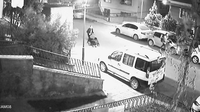 Hırsız tekerlekli sandalyeyi çaldığı yere bıraktı.