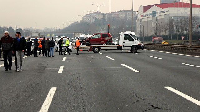 Kaza, TEM Otoyolu Edirne istikametinde 11.30 sıralarında meydana geldi. 