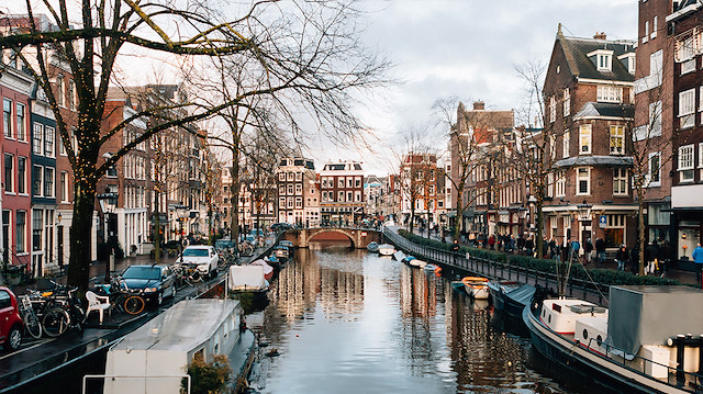 Amsterdam'da konaklayan turistler her gece için 3 euro ödeyecek.