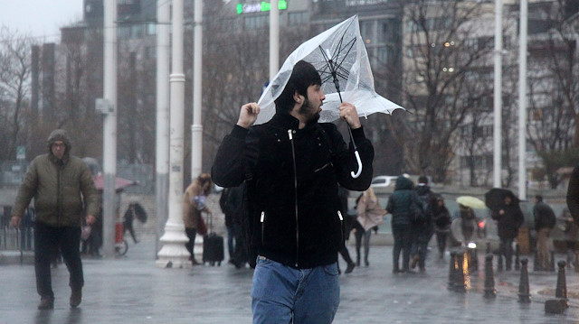 İstanbul'da sağanak yağış etkili oldu. 