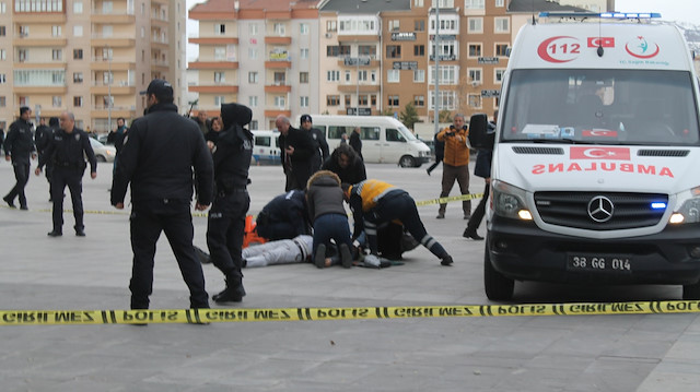 Ahmet Demir, kaldırıldığı hastanede yaşamını yitirirken, Mehmet A. gözaltına alındı.