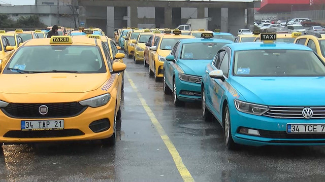 Turkuaz taksi şoförlerinden İBB'ye başvuru: Sarıya dönmek istiyorlar