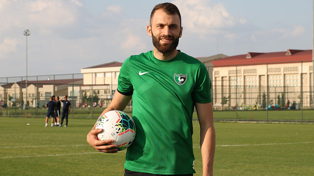 Mustafa Yumlu, bu sezon Denizlispor formasıyla çıktığı 12 lig maçında 1 gol attı.