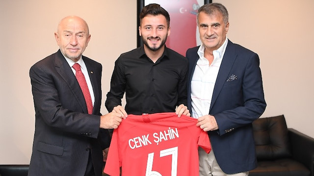 Türkiye'ye geri dönen Enver Cenk Şahin, TFF Başkanı Nihat Özdemir ve A Milli Takım Teknik Direktörü Şenol Güneş'i ziyaret etmişti.