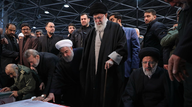 Kasım Süleymani için düzenlenen törene İran lideri Ali Hamaney, İran Cumhurbaşkanı Hasan Ruhani ile İran Meclis Başkanı Ali Laricani de katıldı.
