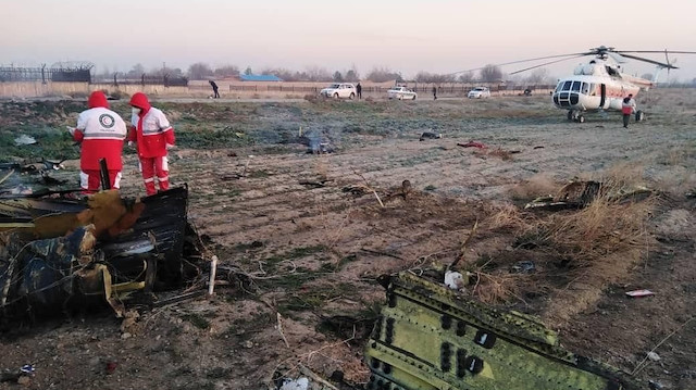 Kaza sonrası Ukrayna Hava Yolları'na ait uçağın enkazından ilk görüntüler.