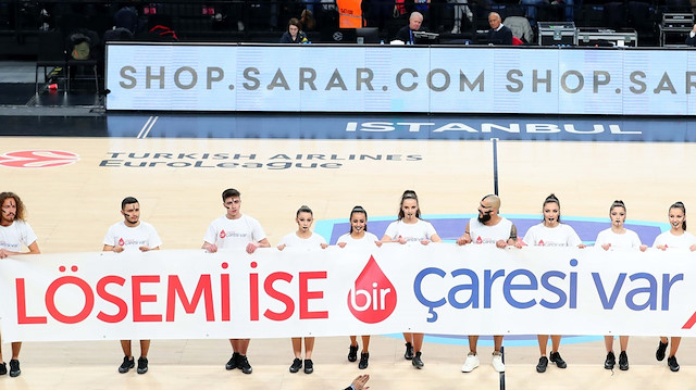 Kan kanseriyle mücadele dansı son olarak Anadolu Efes’in Khimki Moskova ile oynadığı EuroLeague maçının devre arasında kök hücre bağışlarında farkındalık oluşturmak amacıyla gerçekleştirildi.