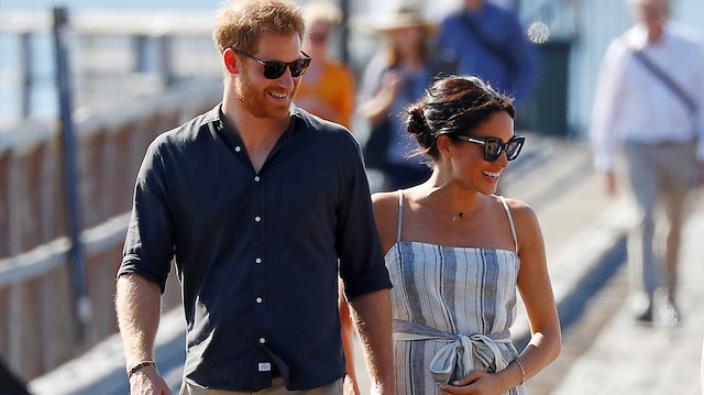 FILE PHOTO: Britain's Prince Harry and Meghan, Duchess of Sussex, arrive to greet members of the public in Kingfisher Bay on Fraser Island in Queensland, Australia October 22, 2018. REUTERS/Phil Noble/File Photo

