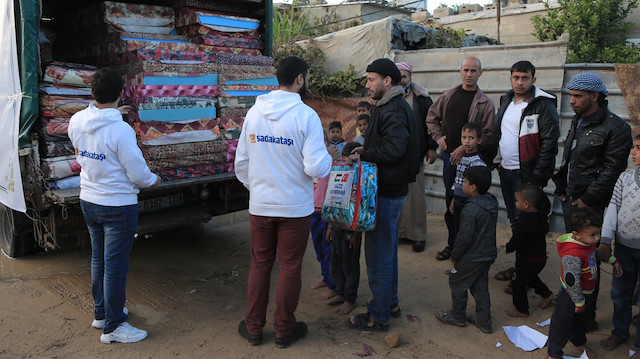 Gazze’nin Jabalia, Rimal ve Nazla bölgelerinde yaşayan ihtiyaç sahibi 160 aileye battaniye, sünger yatak ve yastık dağıtımı gerçekleştirdi.