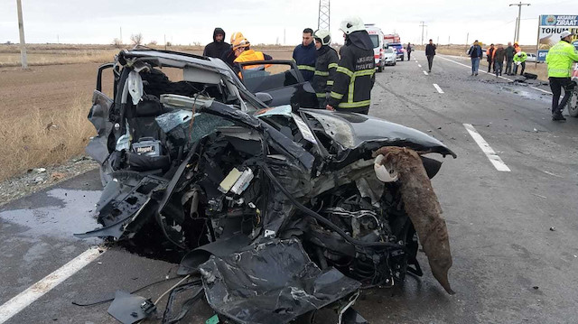 Kaza sonrası olay yerine çok sayıda ambulans ve itfaiye ekibi geldi. 