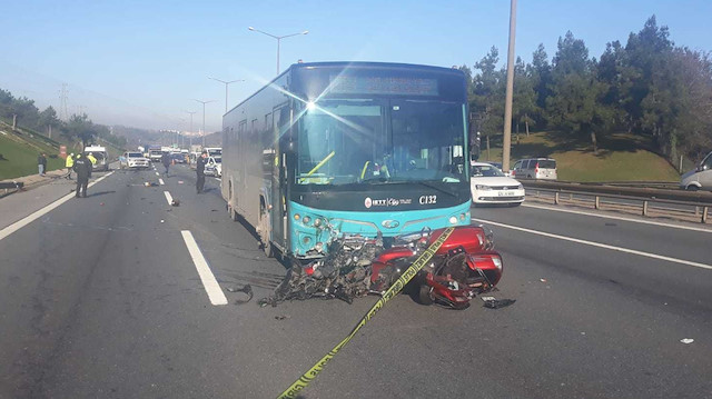 Otobüs, Ankara istikametinde giden otobüs motosiklete çarptı. 