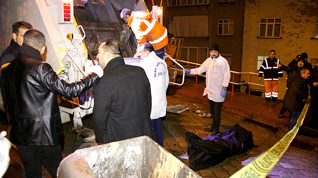 Samsun'da çöp kamyonunda erkek cesedi bulundu.