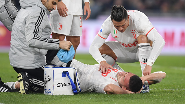 Merih Demiral, Roma maçında ilk gol sevincini yaşamış ancak 15. dakikada sakatlanarak oyundan çıkmak zorunda kalmıştı.