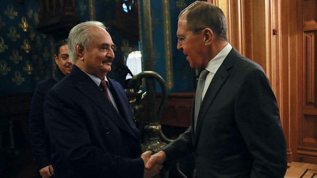 Rusya Dışişleri Bakanı Lavrov ile Libya'nın darbeci generali Hafter.