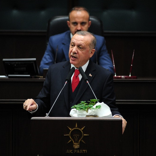 Siz kendiniz tiyatrosunuz
