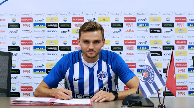 Tomas Brecka formayı giydi resmi sözleşmeye imzayı attı.