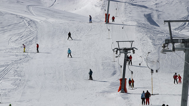 في أسبوعين.. مركز تزلج "دنيزلي" التركي يستقبل نحو 30 ألف زائر
