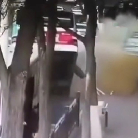 Çinde yolcu otobüsü çöken yola düştü: 6 ölü, 16 yaralı