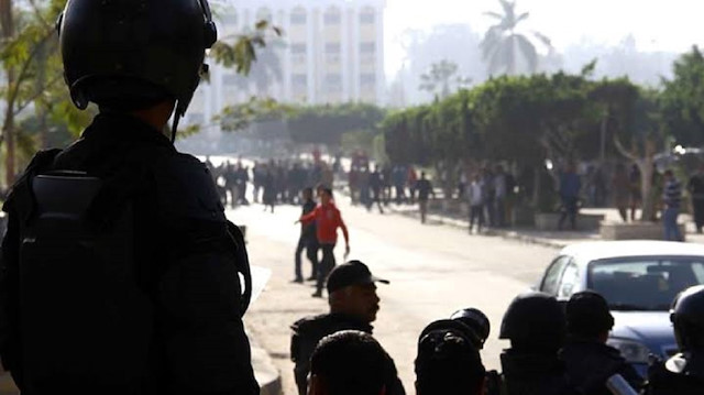 Mısır polisi, Anadolu Ajansı'na baskın düzenledi.