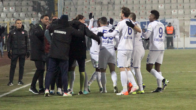 Erzurumspor, Beşiktaş'ı 3-2 mağlup etti.