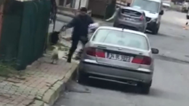 Horozun postacıyı kovalaması izleyenlere tebessüm ettirdi