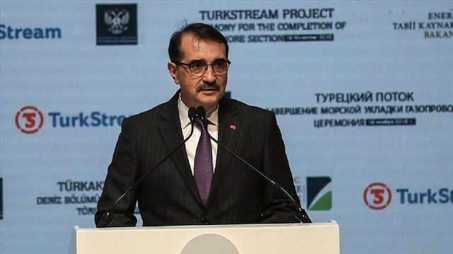 وزير الطاقة التركي يُدين مداهمة مكتب الأناضول بالقاهرة