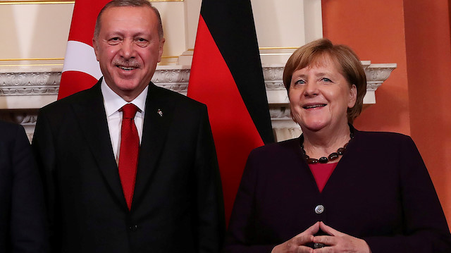 Turkish President Tayyip Erdogan and German Chancellor Angela Merkel pose as they meet at Downing Street ahead of the NATO summit in London, Britain, December 3, 2019. Murat Cetinmuhurdar/Presidential Press Office/Handout via REUTERS THIS IMAGE HAS BEEN SUPPLIED BY A THIRD PARTY.

