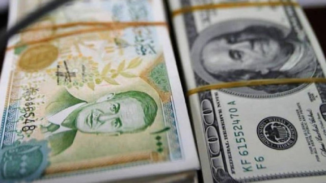 الليرة السورية تفقد ثلث قيمتها مقابل الدولار منذ مطلع 2020