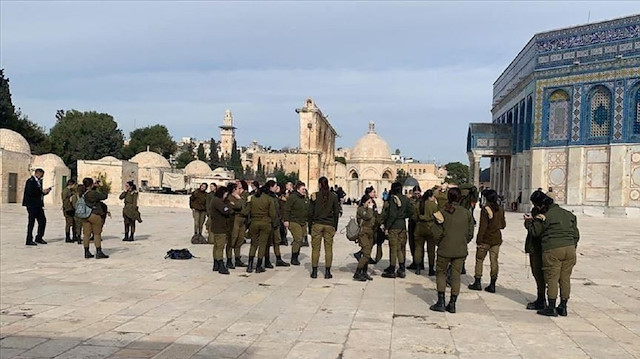 إصابات في اقتحام الشرطة الإسرائيلية للمسجد الأقصى فجرًا
