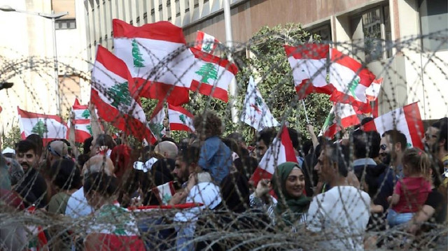 تواصل الاحتجاجات في لبنان مع انتهاء المهلة لتشكيل الحكومة