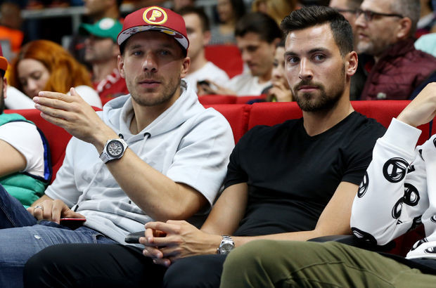 Sinan Gümüş ile Podolski Galatasaray'da beraber forma giymişlerdi.