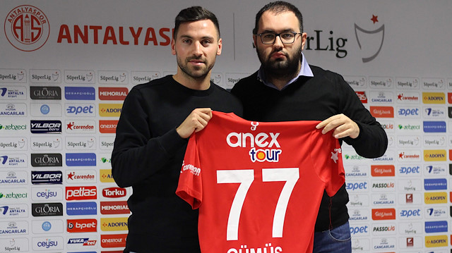 Sinan Gümüş Antalyaspor'da 77 numaralı formayı giyecek.