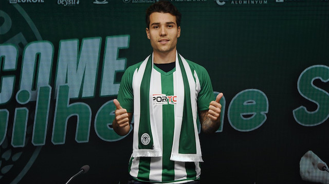 Guilherme Sitya Konyaspor formasıyla poz verdi.