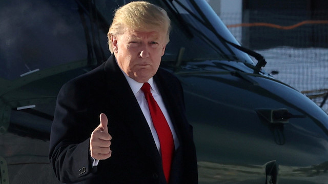 U.S. President Donald Trump gestures as he walks out of the Marine One helicopter as he arrives for the 50th World Economic Forum (WEF) in Davos, Switzerland, January 21, 2020. REUTERS/Jonathan Ernst

