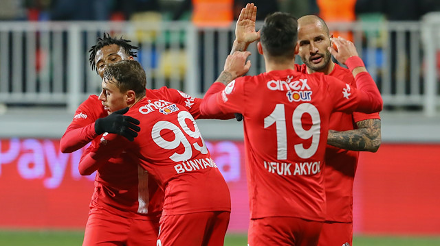 Antalyaspor, Göztepe ile 2-2 berabere kaldı ve çeyrek finale yükseldi.
